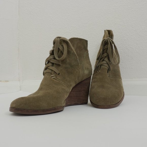 Lucky Brand Olive Green Suede Lace Up 3" Faux Wood Wedge Heel SZ 9 Ankle Boots - Picture 4 of 11